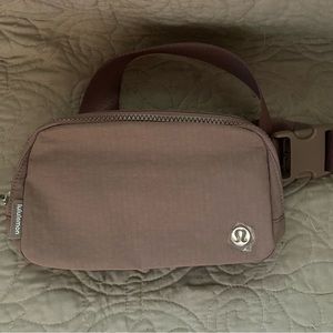 NWOT Lululemon Everywhere Belt bag Twilight Rose